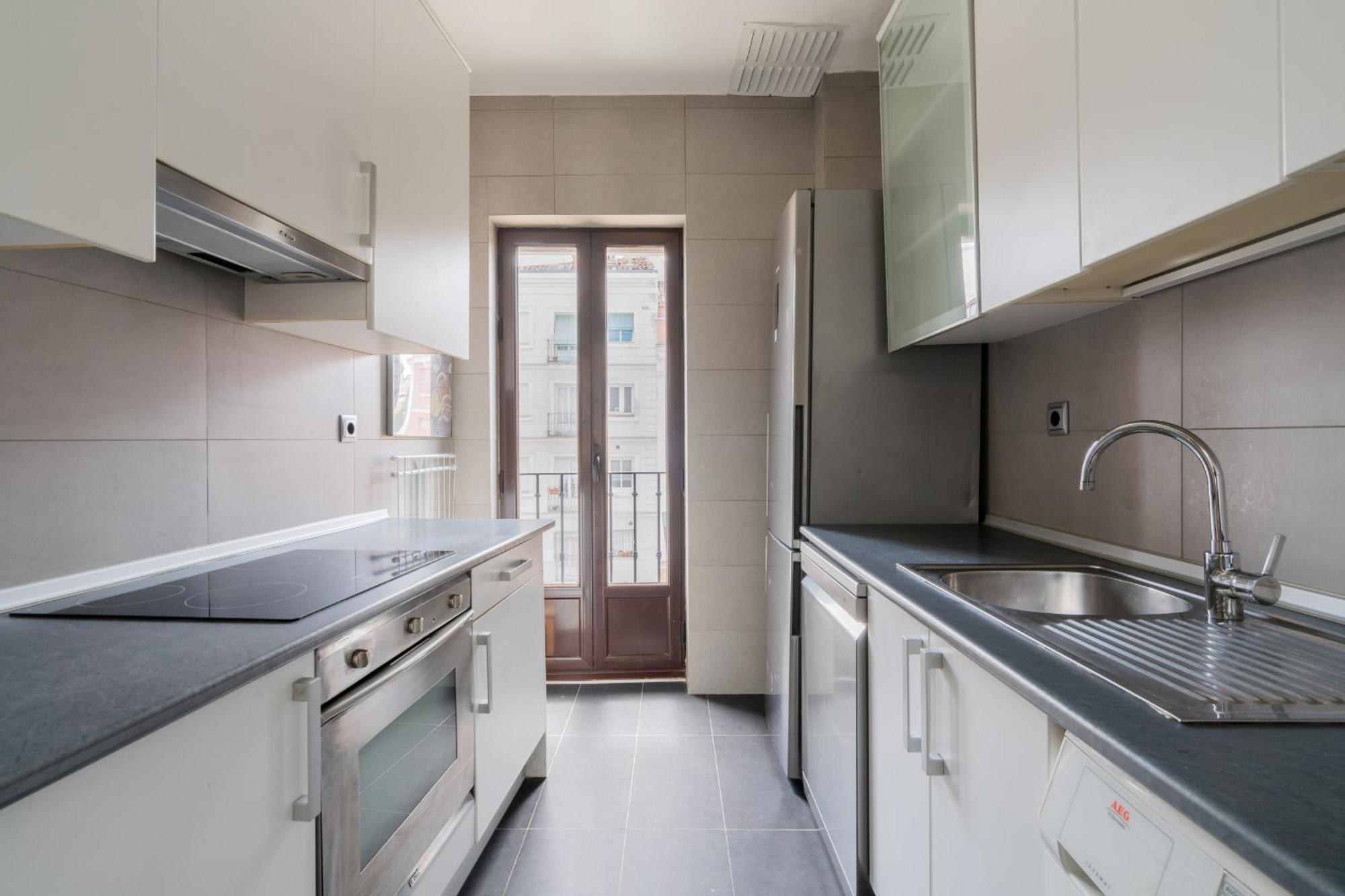 Apartamento Exterior En Lavapies Alquiler Temporal Madrid Bagian luar foto