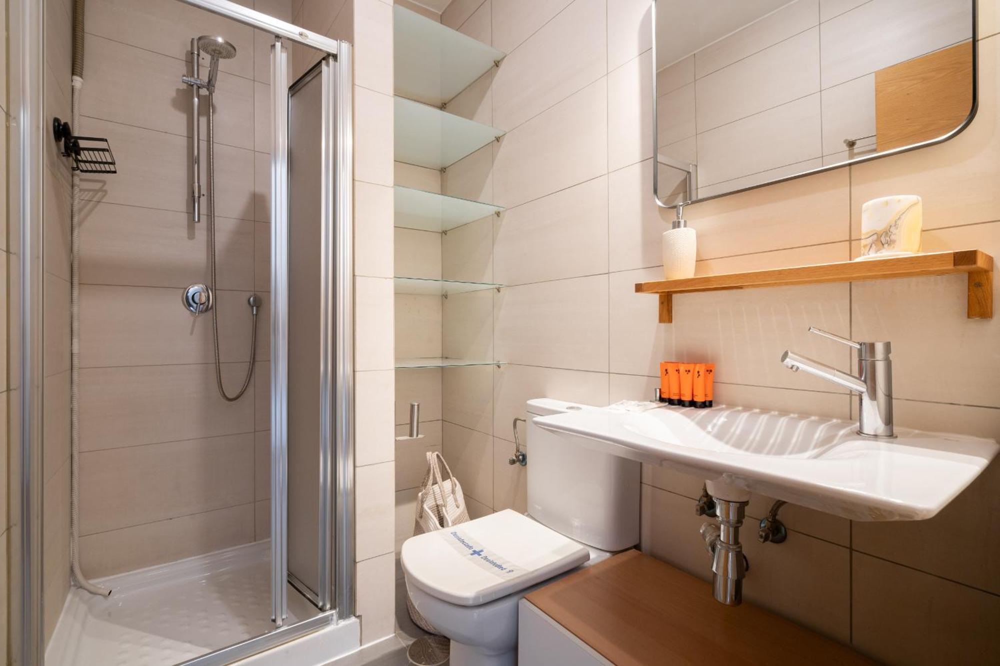 Apartamento Exterior En Lavapies Alquiler Temporal Madrid Bagian luar foto